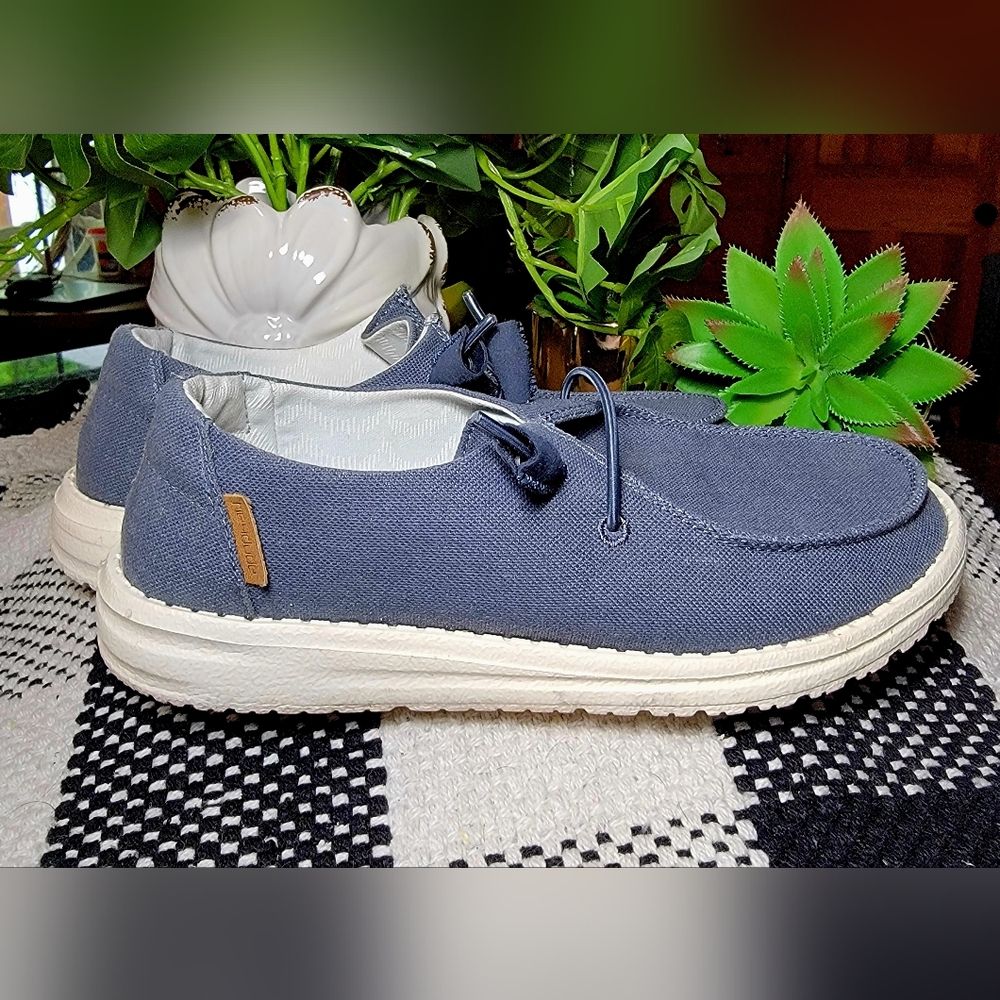 Hey Dude Women's Wendy SLIP-ON, Navy, Size 5 GUC